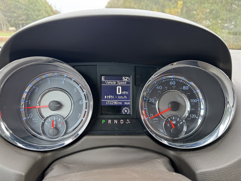 2013 Chrysler Town & Country Touring-L - Photo 29 - Andover, MN 55304