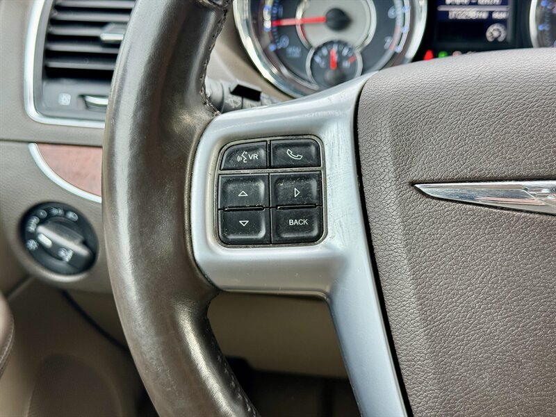 2013 Chrysler Town & Country Touring-L - Photo 22 - Andover, MN 55304