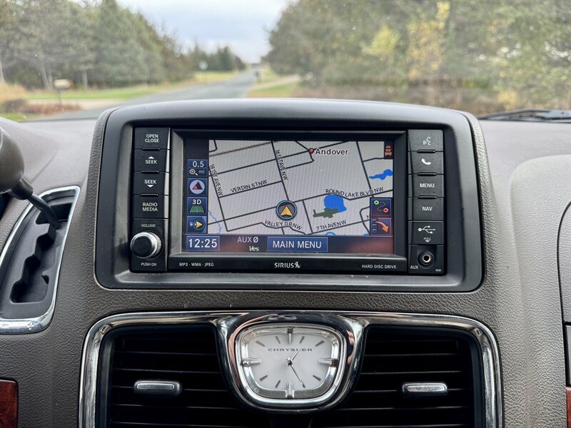 2013 Chrysler Town & Country Touring-L - Photo 25 - Andover, MN 55304