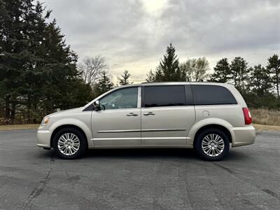 2013 Chrysler Town & Country Touring-L - Photo 2 - Andover, MN 55304