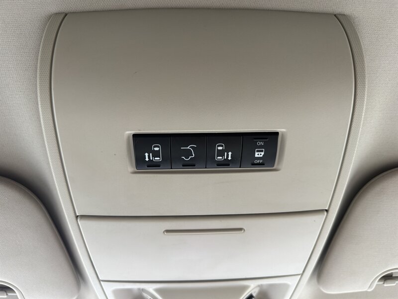 2013 Chrysler Town & Country Touring-L - Photo 28 - Andover, MN 55304