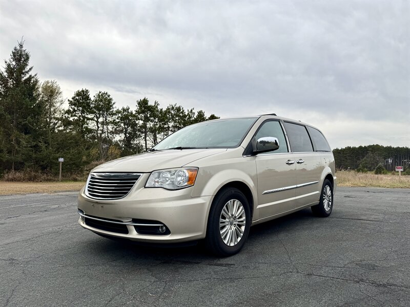 2013 Chrysler Town & Country Touring-L  
