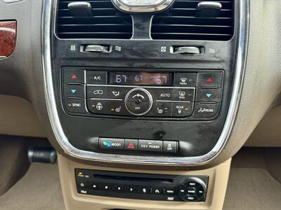 2013 Chrysler Town & Country Touring-L - Photo 26 - Andover, MN 55304