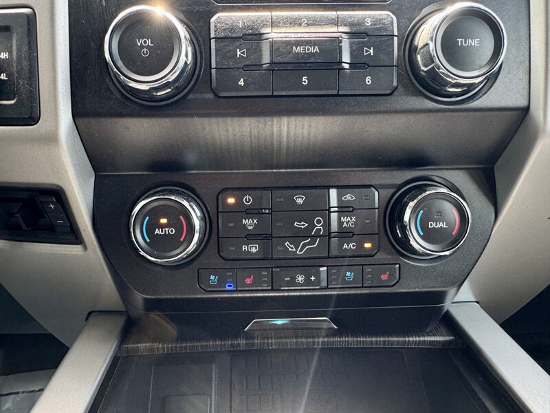 2021 Ford F-350 Super Duty Lariat - Photo 24 - Andover, MN 55304