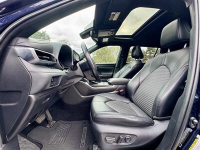 2021 Toyota Highlander XSE   - Photo 8 - Andover, MN 55304