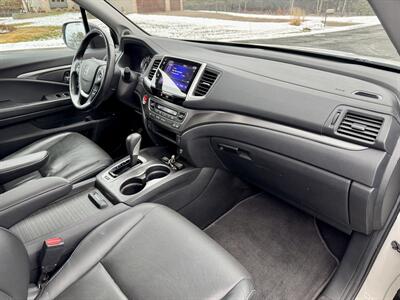 2019 Honda Ridgeline RTL-T   - Photo 16 - Andover, MN 55304