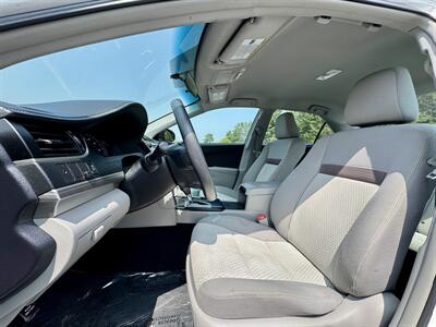 2014 Toyota Camry LE   - Photo 9 - Andover, MN 55304