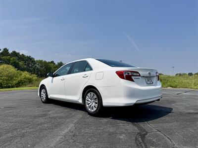 2014 Toyota Camry LE   - Photo 3 - Andover, MN 55304