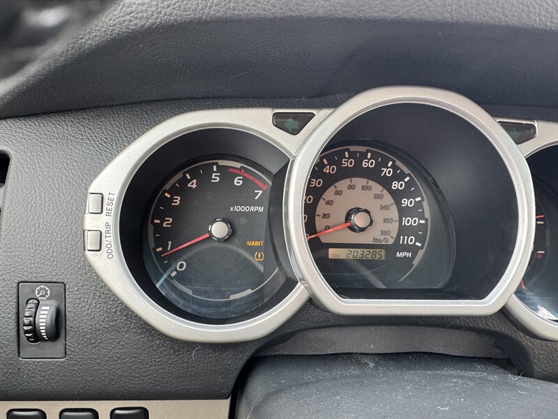 2004 Toyota 4Runner SR5 - Photo 21 - Andover, MN 55304