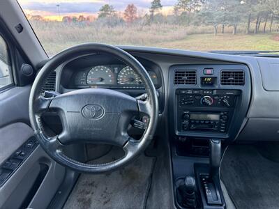 2002 Toyota 4Runner SR5   - Photo 19 - Andover, MN 55304