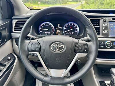 2016 Toyota Highlander XLE   - Photo 17 - Andover, MN 55304