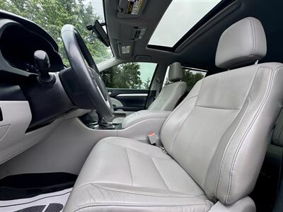 2016 Toyota Highlander XLE   - Photo 9 - Andover, MN 55304
