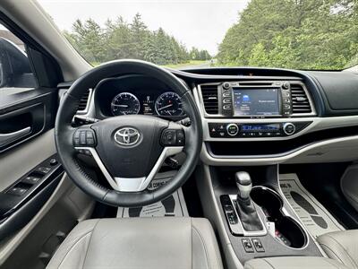 2016 Toyota Highlander XLE   - Photo 16 - Andover, MN 55304