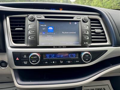 2016 Toyota Highlander XLE   - Photo 20 - Andover, MN 55304