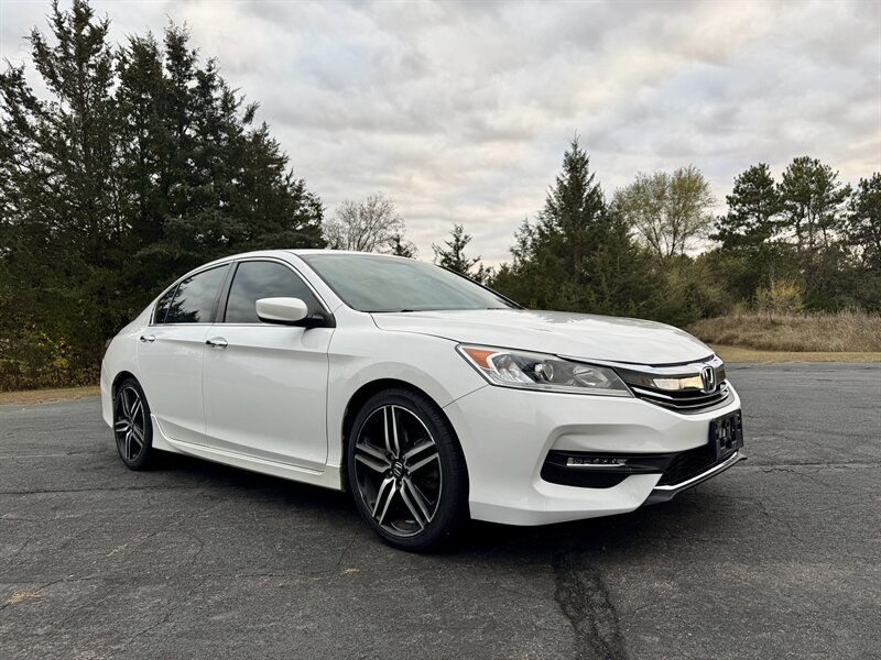 2016 Honda Accord Sport - Photo 6 - Andover, MN 55304