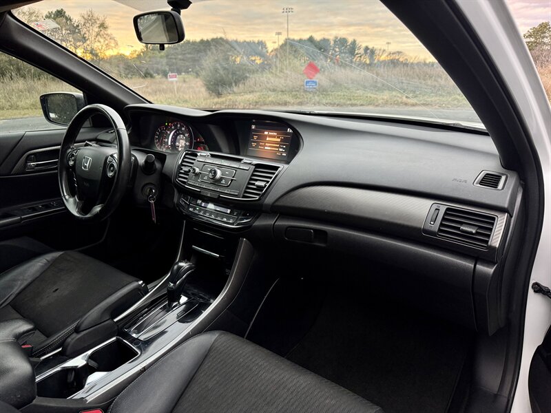2016 Honda Accord Sport - Photo 12 - Andover, MN 55304