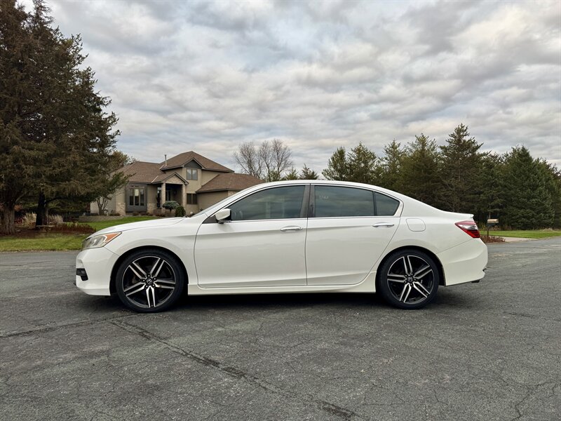 2016 Honda Accord Sport - Photo 2 - Andover, MN 55304
