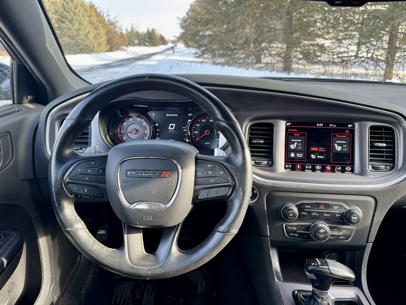 2019 Dodge Charger SXT - Photo 15 - Andover, MN 55304