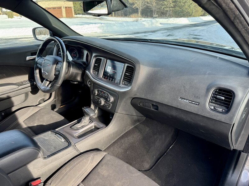 2019 Dodge Charger SXT - Photo 12 - Andover, MN 55304