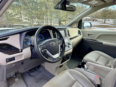 2019 Toyota Sienna XLE 7-Passenger   - Photo 8 - Andover, MN 55304