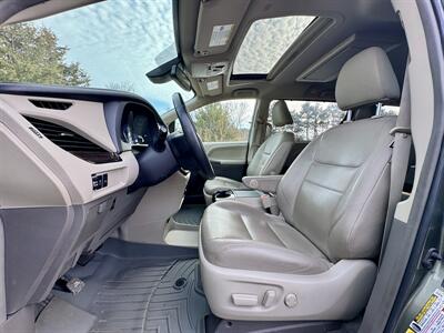 2019 Toyota Sienna XLE 7-Passenger   - Photo 9 - Andover, MN 55304