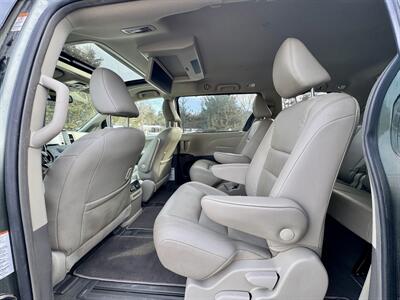 2019 Toyota Sienna XLE 7-Passenger   - Photo 10 - Andover, MN 55304