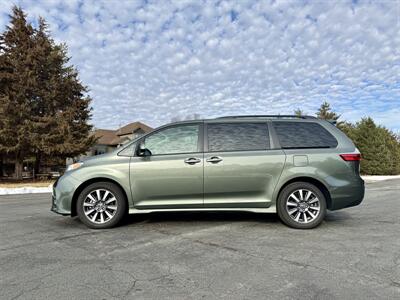 2019 Toyota Sienna XLE 7-Passenger   - Photo 2 - Andover, MN 55304