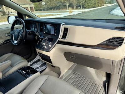 2019 Toyota Sienna XLE 7-Passenger   - Photo 14 - Andover, MN 55304