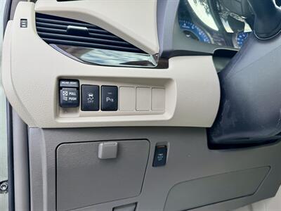 2019 Toyota Sienna XLE 7-Passenger   - Photo 23 - Andover, MN 55304