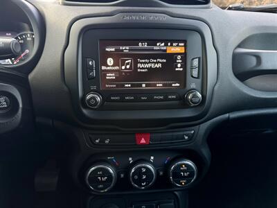 2015 Jeep Renegade Limited   - Photo 18 - Andover, MN 55304