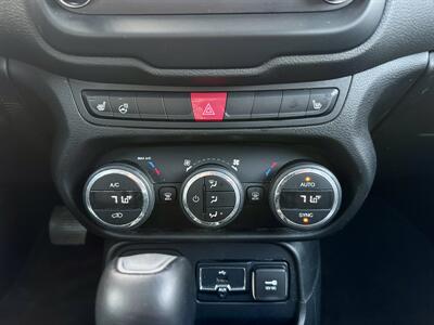 2015 Jeep Renegade Limited   - Photo 19 - Andover, MN 55304