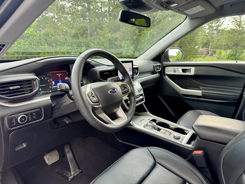 2024 Ford Explorer XLT - Photo 9 - Andover, MN 55304