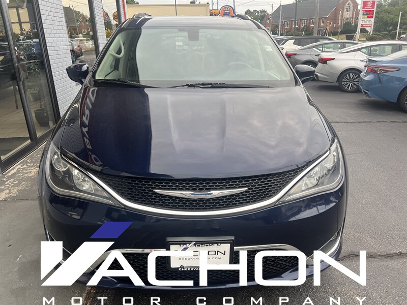 2017 Chrysler Pacifica Touring-L Plus - Photo 2 - Attleboro, MA 02703