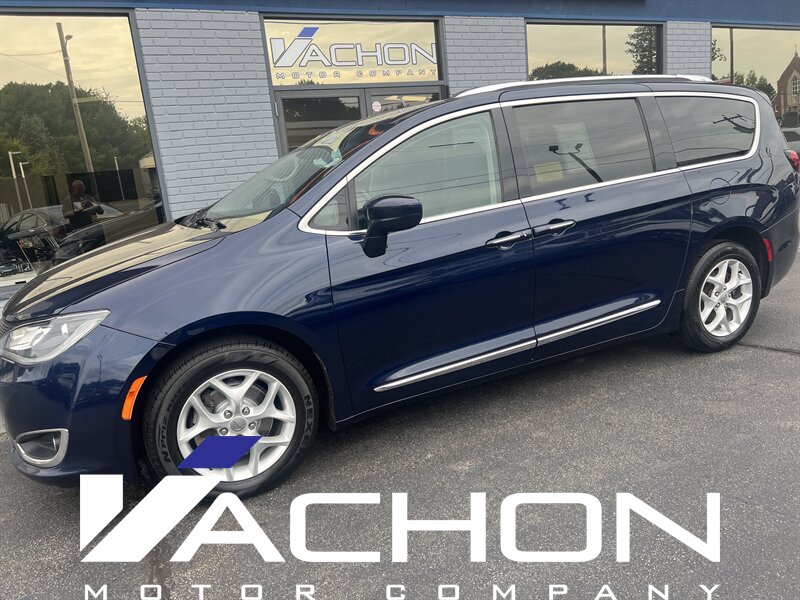 2017 Chrysler Pacifica Touring-L Plus   - Photo 1 - Attleboro, MA 02703