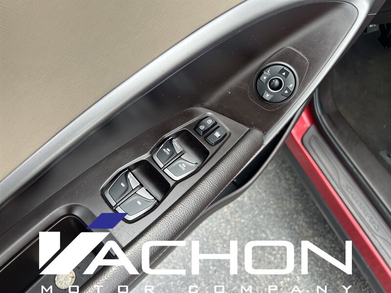 2017 Hyundai SANTA FE Sport 2.4L - Photo 8 - Attleboro, MA 02703
