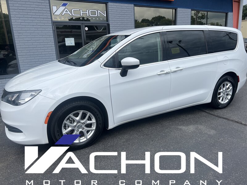 2020 Chrysler Voyager LX  