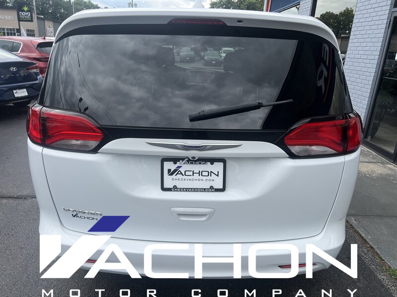 2020 Chrysler Voyager LX - Photo 5 - Attleboro, MA 02703