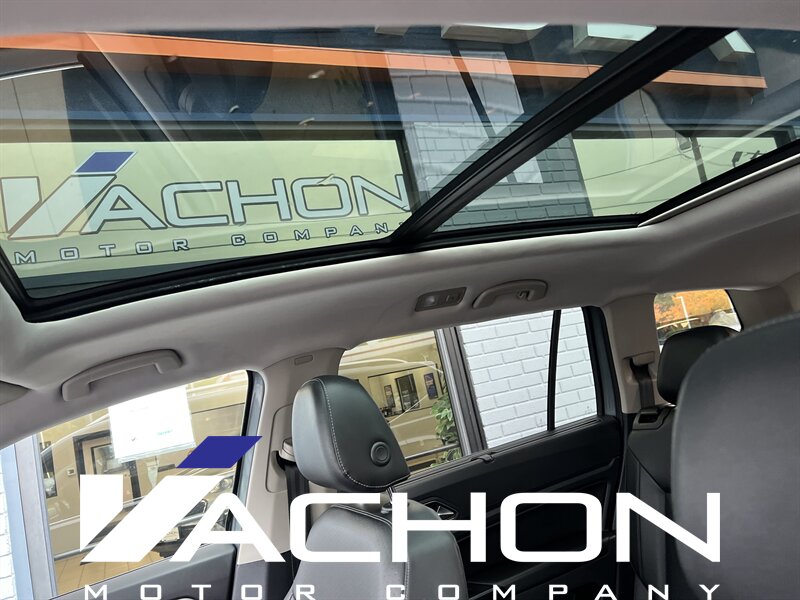 2019 Volkswagen Atlas 3.6L V6 SEL - Photo 9 - Attleboro, MA 02703