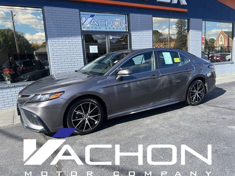 2023 Toyota Camry SE   - Photo 1 - Attleboro, MA 02703
