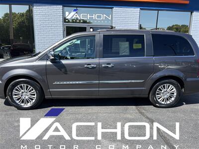 2016 Chrysler Town & Country Touring-L Anniversary Edition - Photo 3 - Attleboro, MA 02703