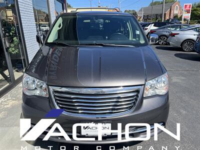 2016 Chrysler Town & Country Touring-L Anniversary Edition - Photo 2 - Attleboro, MA 02703