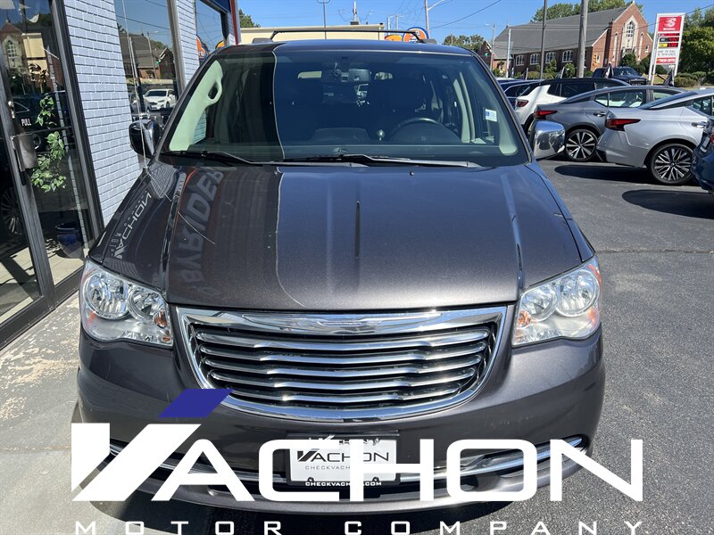 2016 Chrysler Town & Country Touring-L Anniversary Edition - Photo 2 - Attleboro, MA 02703