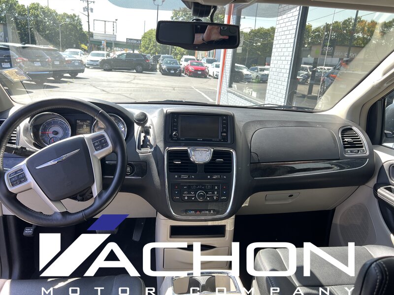 2016 Chrysler Town & Country Touring-L Anniversary Edition - Photo 13 - Attleboro, MA 02703