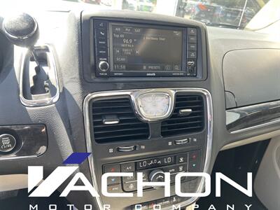 2016 Chrysler Town & Country Touring-L Anniversary Edition - Photo 15 - Attleboro, MA 02703