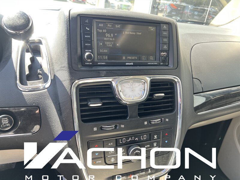 2016 Chrysler Town & Country Touring-L Anniversary Edition - Photo 15 - Attleboro, MA 02703