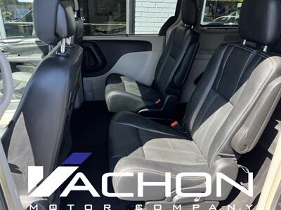 2016 Chrysler Town & Country Touring-L Anniversary Edition - Photo 11 - Attleboro, MA 02703