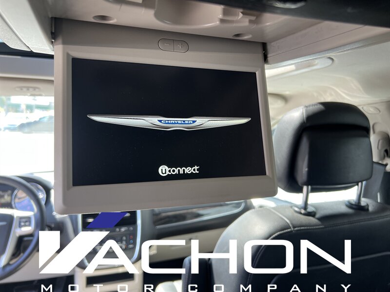 2016 Chrysler Town & Country Touring-L Anniversary Edition - Photo 17 - Attleboro, MA 02703