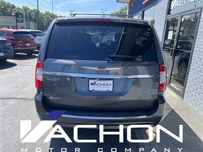2016 Chrysler Town & Country Touring-L Anniversary Edition - Photo 5 - Attleboro, MA 02703
