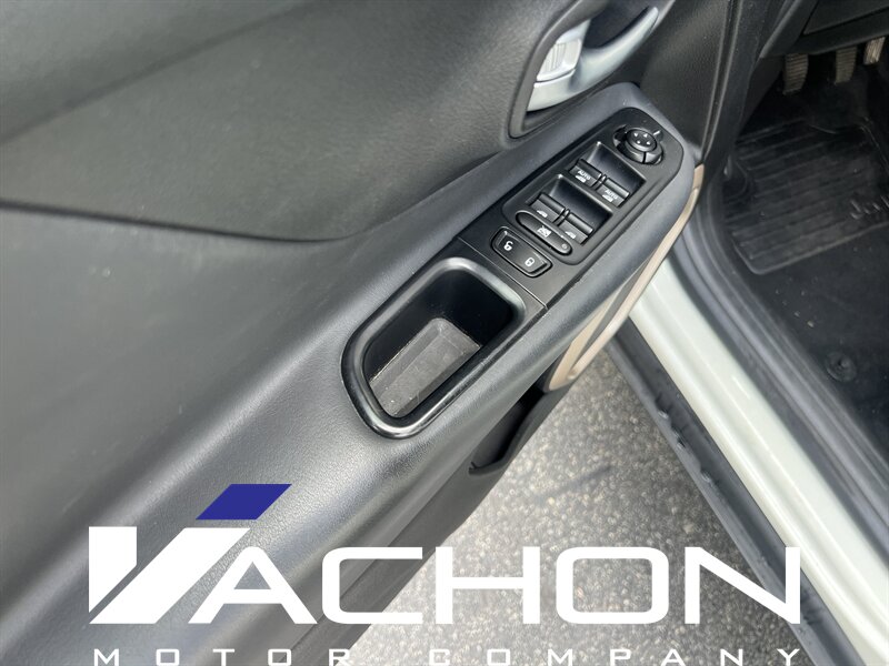 2016 Jeep Renegade 75th Anniversary - Photo 7 - Attleboro, MA 02703
