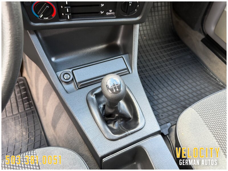 1991 BMW 320i Touring 5-Speed - Photo 11 - Portland, OR 97230
